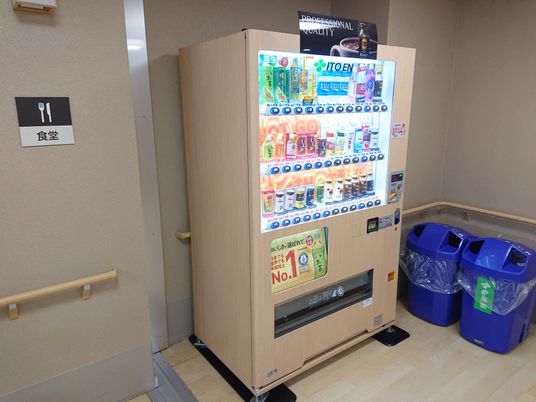 飲料自動販売機の廊下