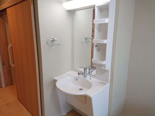 手入れされた洗面台設備 洗面台 利用者様への配慮が感じられる洗面台で、清潔で明るい環境を維持しましょう。