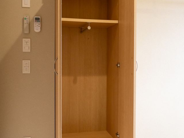 居室の整理収納 クローゼット きれいな居室の収納スペースが整っており、利用者様の快適な生活をサポートします。