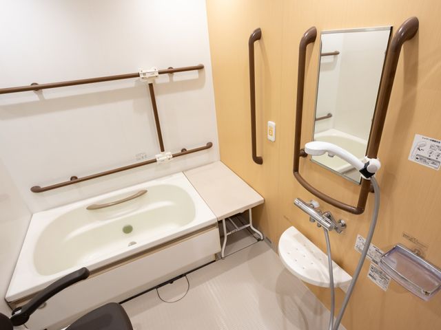 安全配慮の洗面エリア 洗面台 安全を考慮した設備の洗面エリアで、利用者様のサポートが行えます。