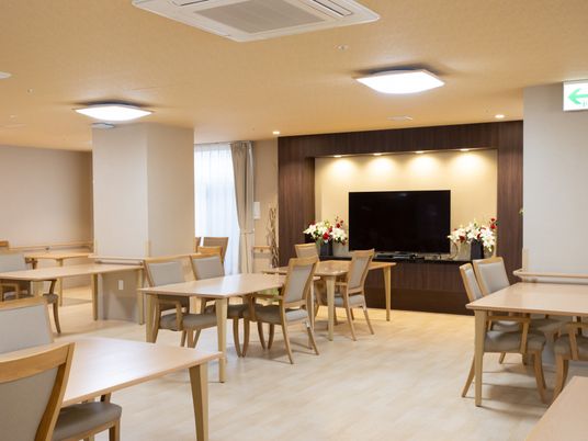 明るく清潔な食堂