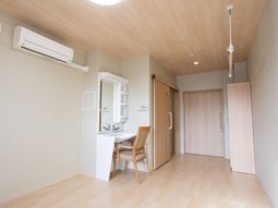 明るく広々とした居室