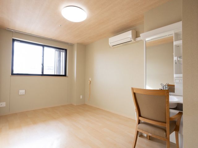 居室の清潔な空間 居室 広々とした居室を整えるお仕事。センスと心遣いで快適な空間作りをしませんか。