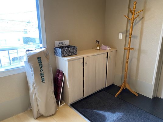 エントランスの明るい空間