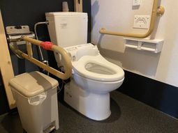 安全なサポートのトイレ