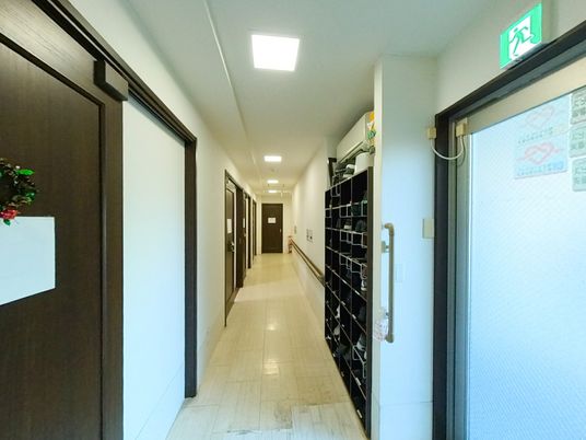 清潔で明るい通路