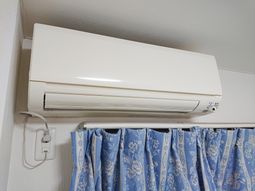 居室メンテナンスのエアコン