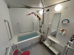 介護用設備完備の浴室