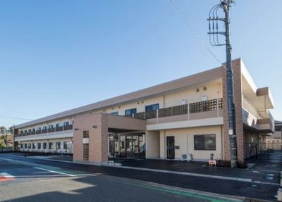 明るく広々した施設外観