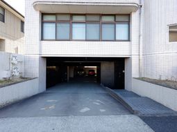 清潔なエントランスの外観