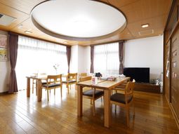 木の温もり溢れる居室