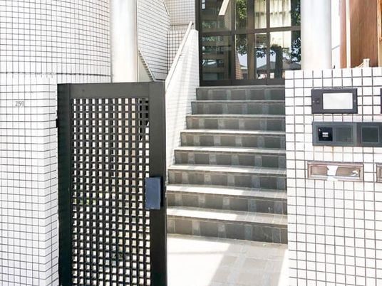 清潔感あるエントランス