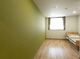 落ち着いた色合いの居室