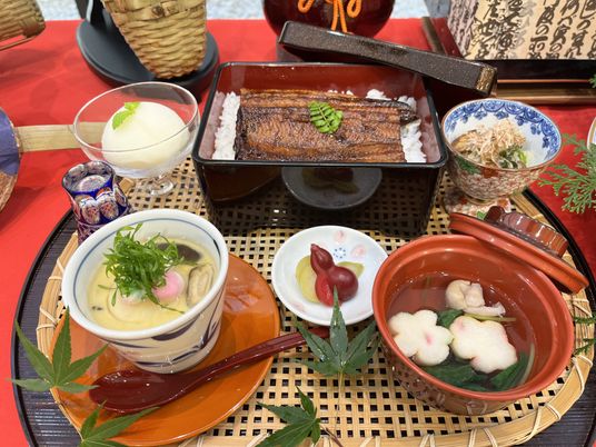 伝統的な日本食の一例