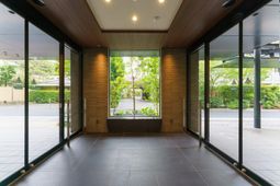 エントランスの綺麗な景観