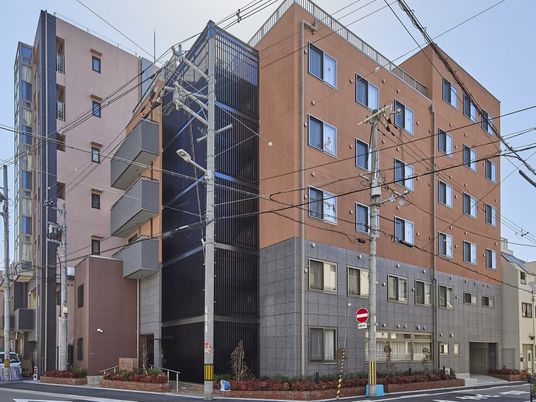 現代的な建物の外観