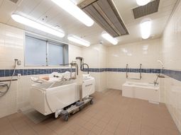 快適な設備の浴室