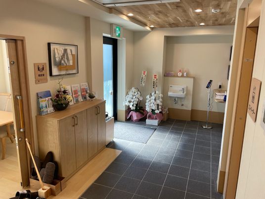 明るく広いエントランス