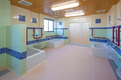 広々とした清潔な浴室