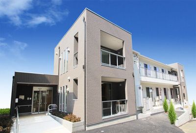 開放的な建物の外観