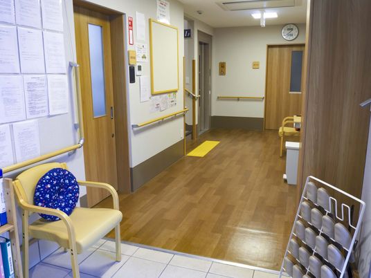 清潔で広々とした廊下