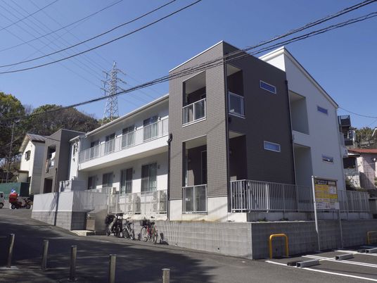 モダンな建物の外観  