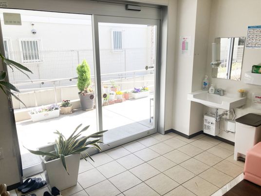 明るい部屋の片隅
