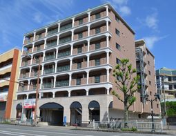 多階層のモダンな建物