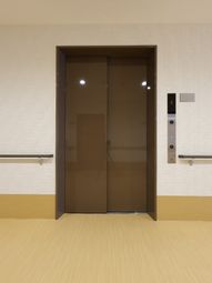 シンプルな壁の収納