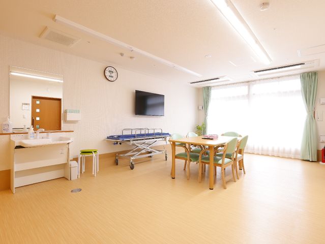 明るい多目的室の一角