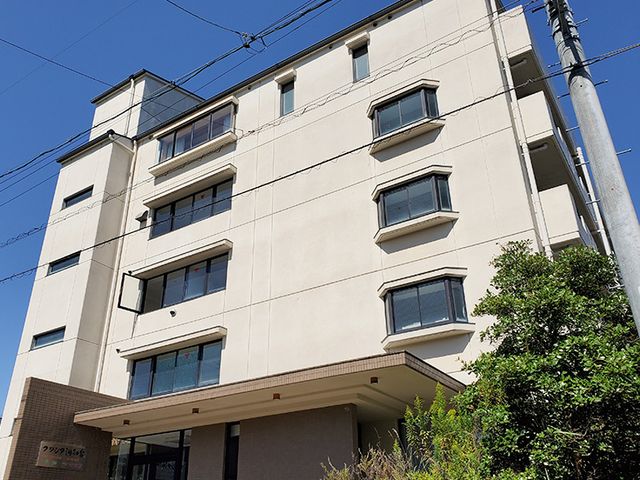高層建物の外観 外観 開放感のある建物は、広々とした環境で働くことができます。清々しい空が魅力的です。