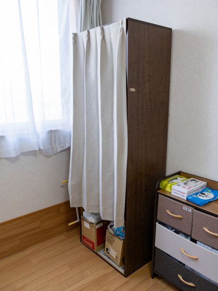 プライバシー用カーテン付き棚