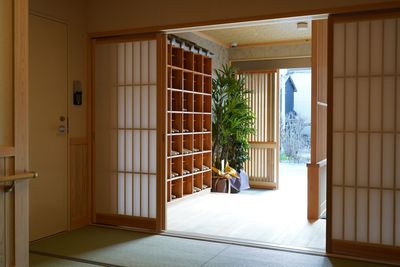 明るい玄関の様子  