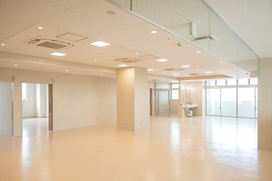明るい空間のラウンジ