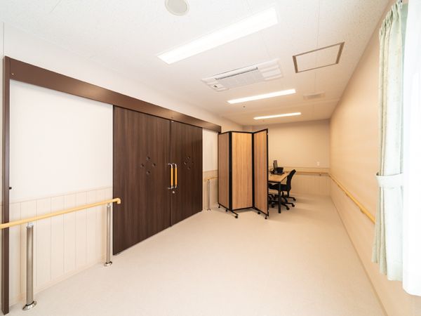 清潔感のある明るい廊下