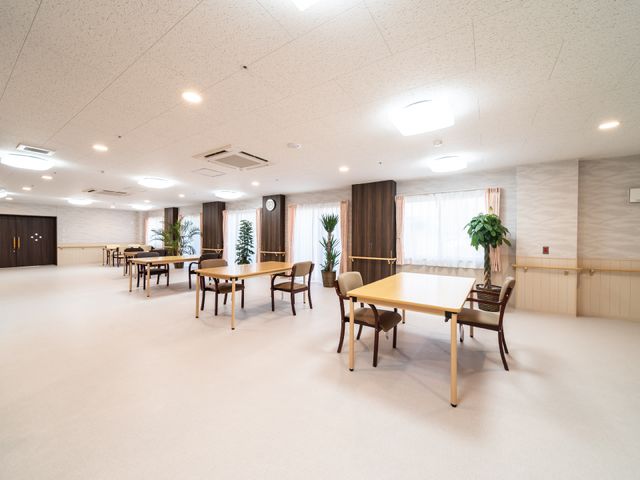 広々とした施設の共有スペース