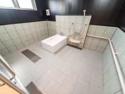 バリアフリーの浴室設備