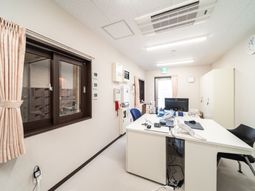 清潔なオフィス風景