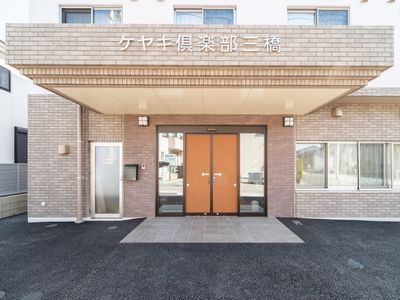 きれいなエントランス正面