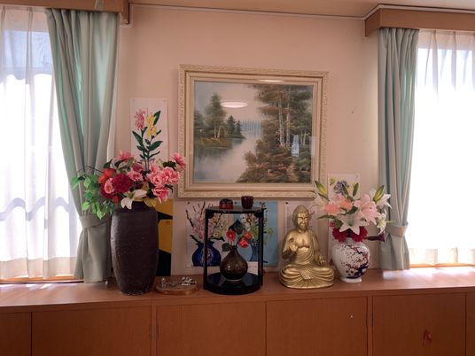 装飾が施されたエントランス