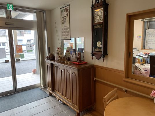 自然光が入る廊下