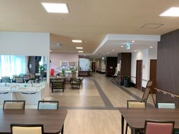 広々としたダイニングルーム