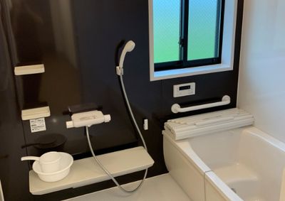 手すり付き快適バスルーム