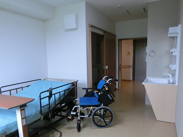 快適な居室のケア空間 居室 明るく清潔感のある居室で、利用者様のケアを行います。働きやすい環境が整っています。