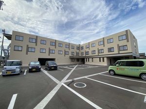 広々とした施設の外観