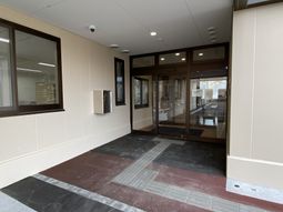清潔感あるエントランス