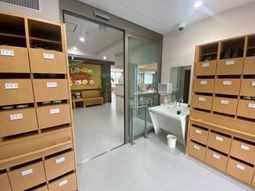 靴箱と手洗い場のエントランス