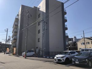多階層の建物外観