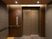 シンプルなエレベーター前