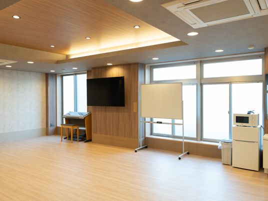 多目的室の明るい空間